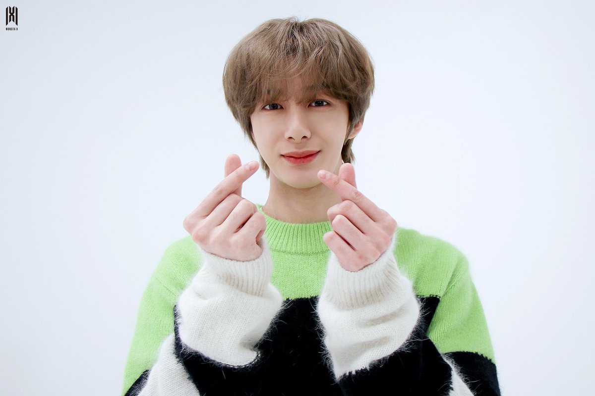 OfficialMONSTAX's tweet image. [#MONSTA_X]
200514 #몬스타엑스
몬스타엑스 5주년 기념 📸

'#몬베베'에게 보내는 하트 뿅 💘
#사랑한다_몬베베 ❤️

#MONSTAX #몬엑시
#형원 #주헌 #IM
#몬스타엑스5주년 
#5YearsWithMONSTAX