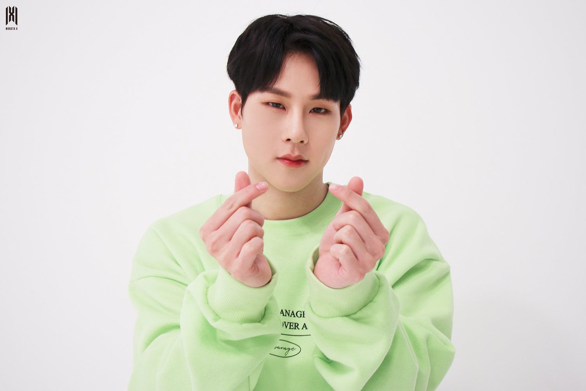 OfficialMONSTAX's tweet image. [#MONSTA_X]
200514 #몬스타엑스
몬스타엑스 5주년 기념 📸

'#몬베베'에게 보내는 하트 뿅 💘
#사랑한다_몬베베 ❤️

#MONSTAX #몬엑시
#형원 #주헌 #IM
#몬스타엑스5주년 
#5YearsWithMONSTAX