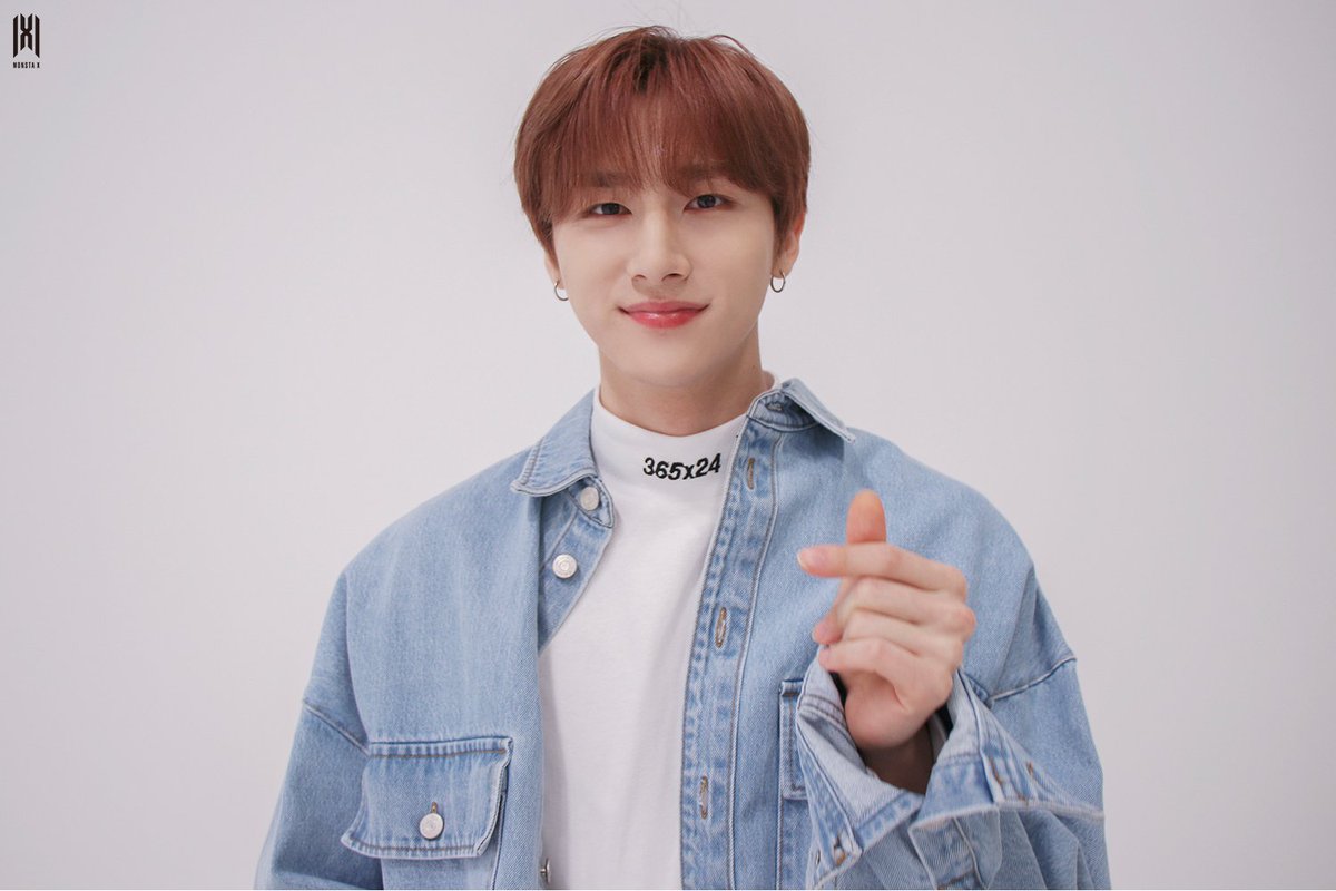 OfficialMONSTAX's tweet image. [#MONSTA_X]
200514 #몬스타엑스
몬스타엑스 5주년 기념 📸

'#몬베베'에게 보내는 하트 뿅 💘
#사랑한다_몬베베 ❤️

#MONSTAX #몬엑시
#형원 #주헌 #IM
#몬스타엑스5주년 
#5YearsWithMONSTAX