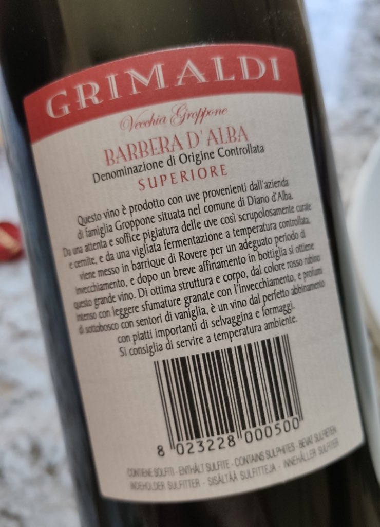 Winedetector's tweet photo. Si rimane sorpresi quando, ancora oggi, aziende strutturate stampano etichette con errori (qui almeno un paio). #packaging #design #etichettevino #branding #winelabels #etichette #namingdesign #logodesign https://t.co/jygYY1D4ME