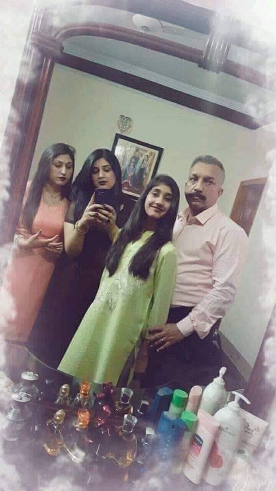 AzmatShahani's tweet photo. نوالہ جو اس معصوم کے حلق سے اترا اس کے لئے لقمہ اجل بن گیا اور اس کے بعد اس پر تشدد کے پہاڑ توڑ دیے گئے اور جب اس کے والدین نے بچی سے ملنے کا اظہار کیا تو کہہ دیا گیا کہ بچہ کسی دوسرے شہر میں  ہے جبکہ وہ ا سی گھر میں ایک چھوٹے باتھ روم میں بند تھی
Use hashtag #justiceforUzma https://t.co/pDmmZCNBH2