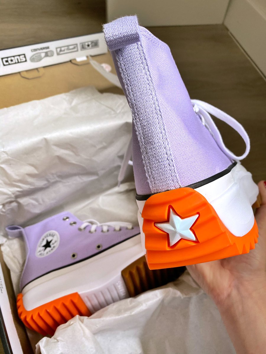 sassjdd's tweet photo. regardez ce que j’ai reçu ce matin 👟💜 https://t.co/IhzJPBOAM4