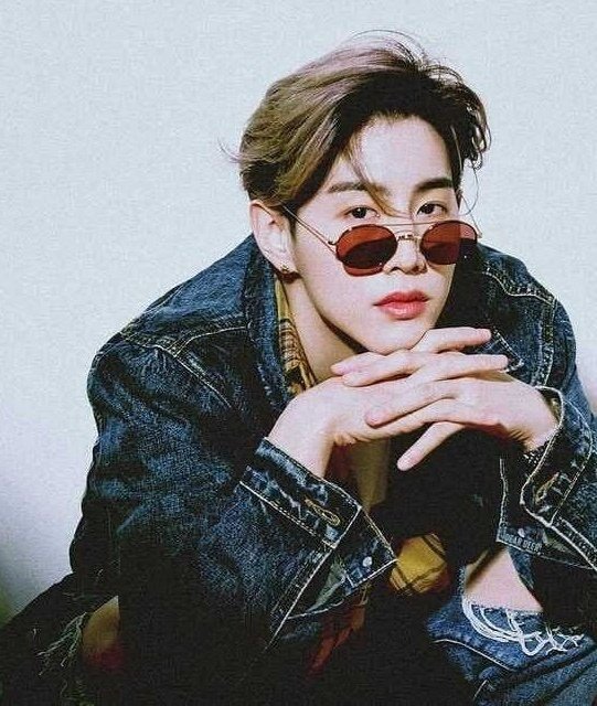 MARK TUAN with GLASSES a thread: #MarkTuan  #GOT7    #IGOT7  