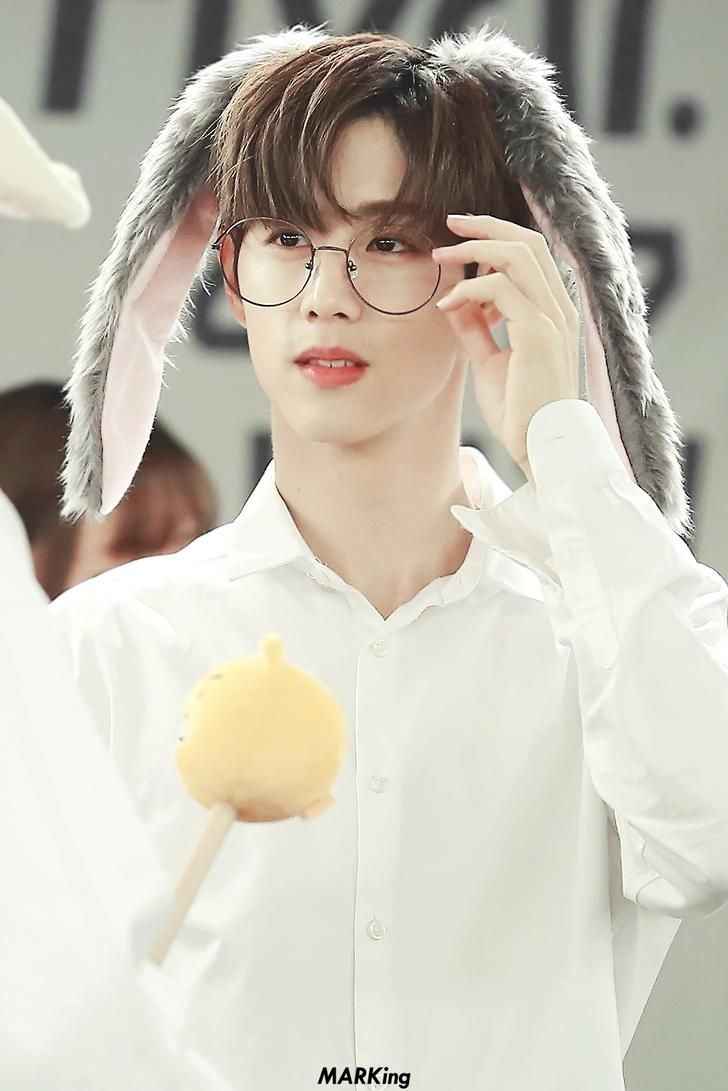 MARK TUAN with GLASSES a thread: #MarkTuan  #GOT7    #IGOT7  