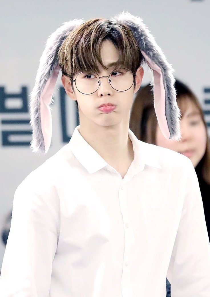 MARK TUAN with GLASSES a thread: #MarkTuan  #GOT7    #IGOT7  