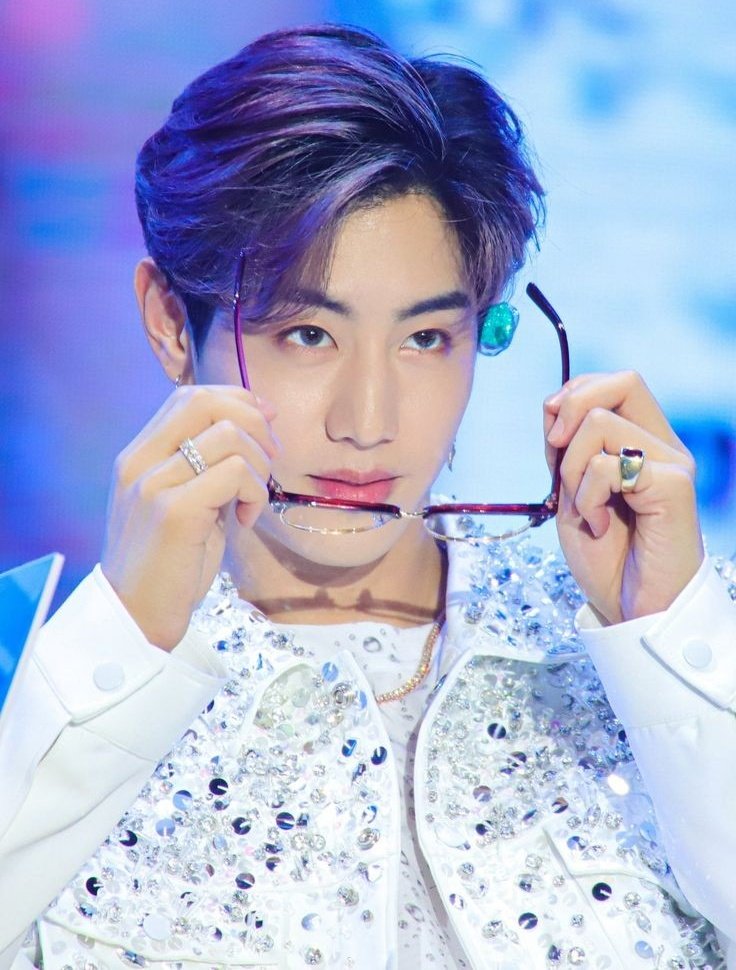 MARK TUAN with GLASSES a thread: #MarkTuan  #GOT7    #IGOT7  