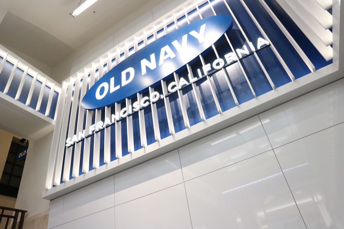 HawaiiloverRie's tweet photo. OLD NAVY
オールドネイビー
日本からは撤退してしまった衣料品店👚
なかなかお安い値段で売っているので、Tシャツをよく購入してしまいます！
掘り出し物もあるかも🙂
アラモアナセンターの一階！二階からエスカレータを降って入店できます‼︎
#hawaii #ハワイ #oldnavy #オールドネイビー https://t.co/mVommYtwhc
