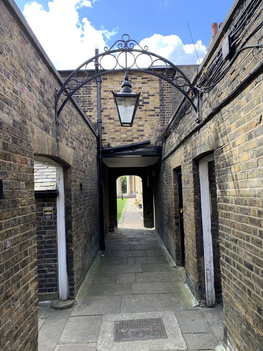 ‘The Licensed Victuallers’ Benevolent Institution Asylum’: founded in 1827 an old folks’ home for “decayed members of the trade” (aka retired pub landlords). It’s an amazing complex of almshouses - like an enormous Dutch hofje...  #Peck  @almurray