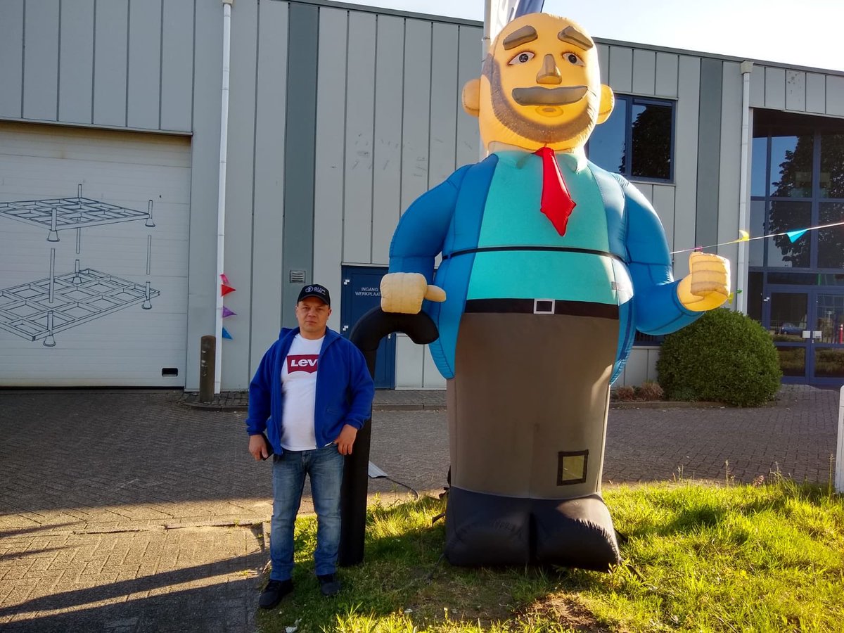 JansenMetalProd's tweet photo. HIEP HIEP HOERA ❗️❗️❗️
vandaag is onze collega Jacek Mazurkiewicz 50 jaar geworden , dit laten we natuurlijk niet ongemerkt voorbij gaan.

gratulacje Jacec!! https://t.co/plPnCo2kBl