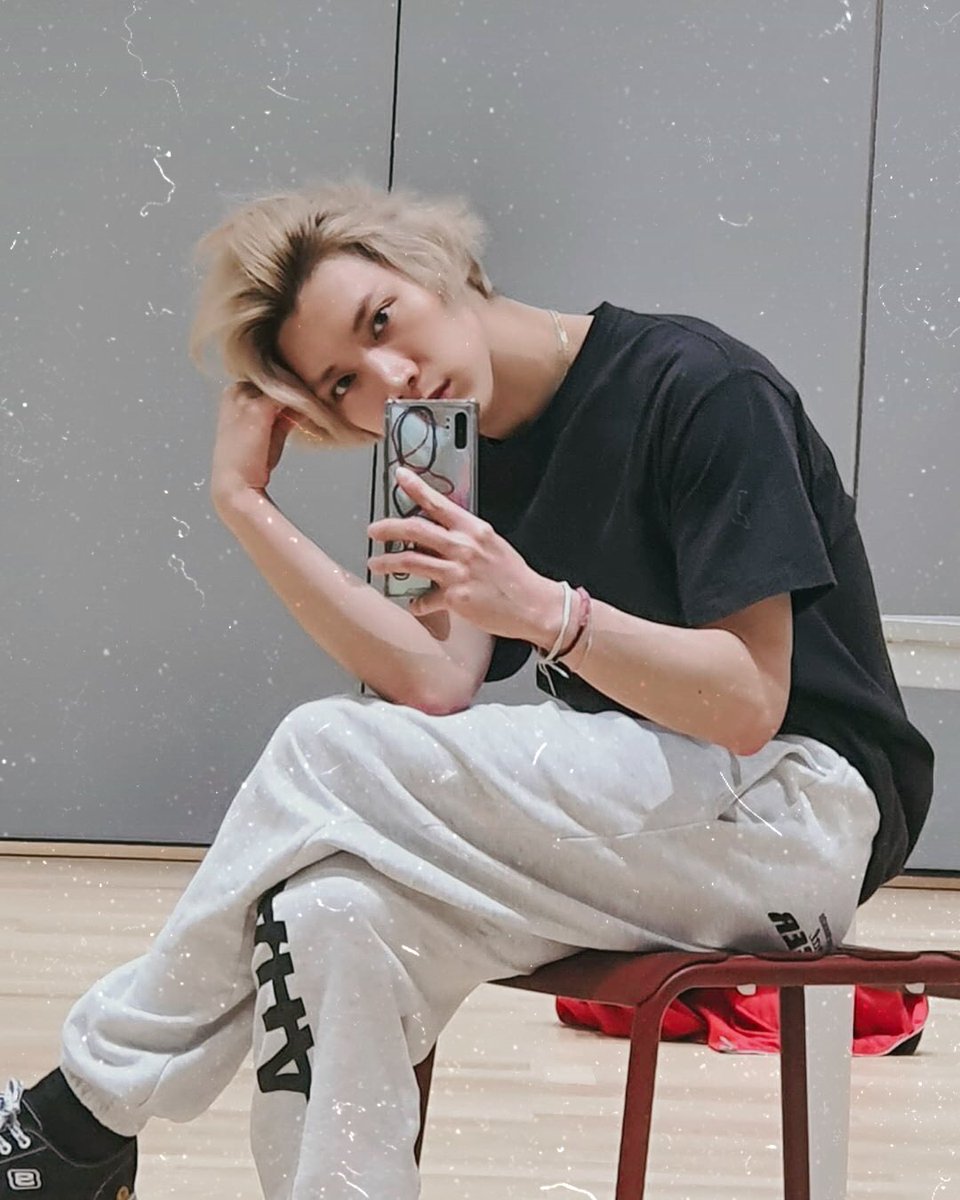 ◦ เฮ้ ! 🍜
    
              สวัสดีครับ ! เดือนพราวด์ *, อิมเมจ เตนล์ 96’บ้อย 🎣 วันนี้จะมาทำการ ˓ ตามทัก - แลกฟอล * ตามเมนชั่นและชิทแชทกับทุกคนเองครับ ! 🤺

/ ยพท. ลฟตท 🛸