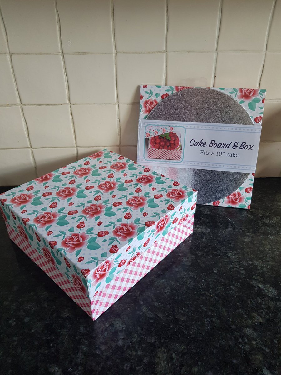 JoanScalesIT's tweet photo. Make your home baking gifts look great in the cake board and box set from #Dealz and #Centz €2.50 https://t.co/3UdskvWeiX