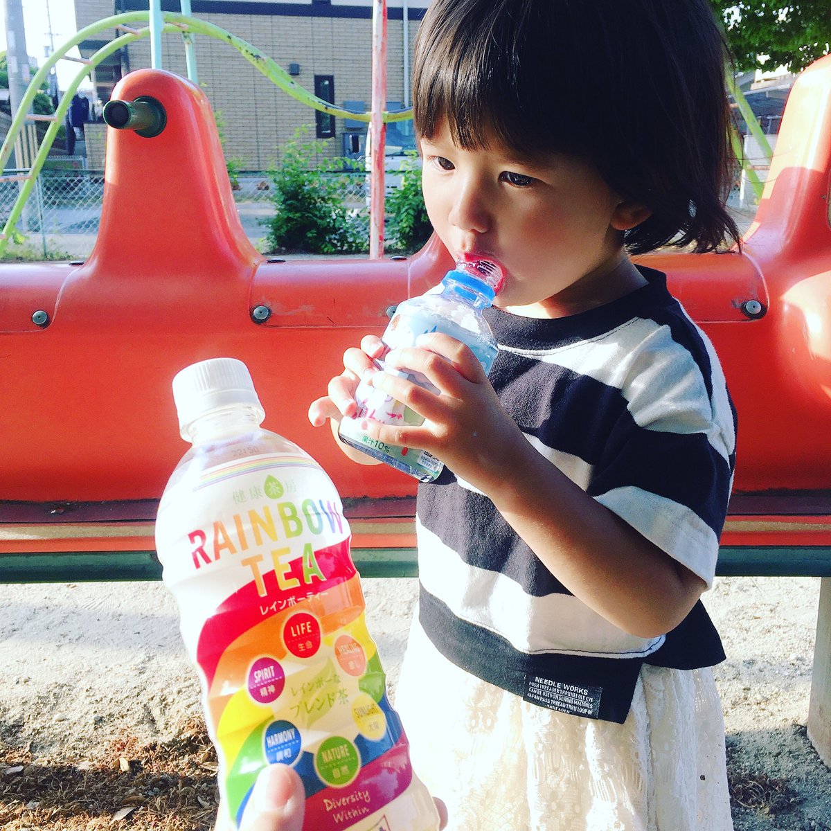 JulieWatai's tweet photo. チェリオ新製品?はこの二本が親子でお気に入り。
#RAINBOWTEA #なちゅりんご #チェリオ https://t.co/a70A9SfzkZ