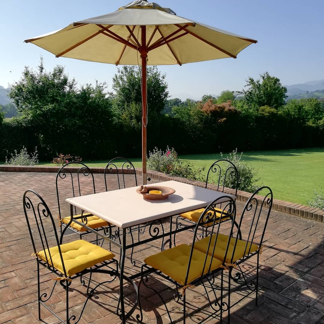 Il Parco ducale country house ti propone una soluzione per le tue vacanze...vai sul sito ilparcoducale.it e...
1 acquista il bond che preferisci e ottieni sconti e vantaggi esclusivi
2 usa il bond per prenotare quando vuoi
3 goditi il tuo soggiorno...
NOI TI ASPETTIAMO