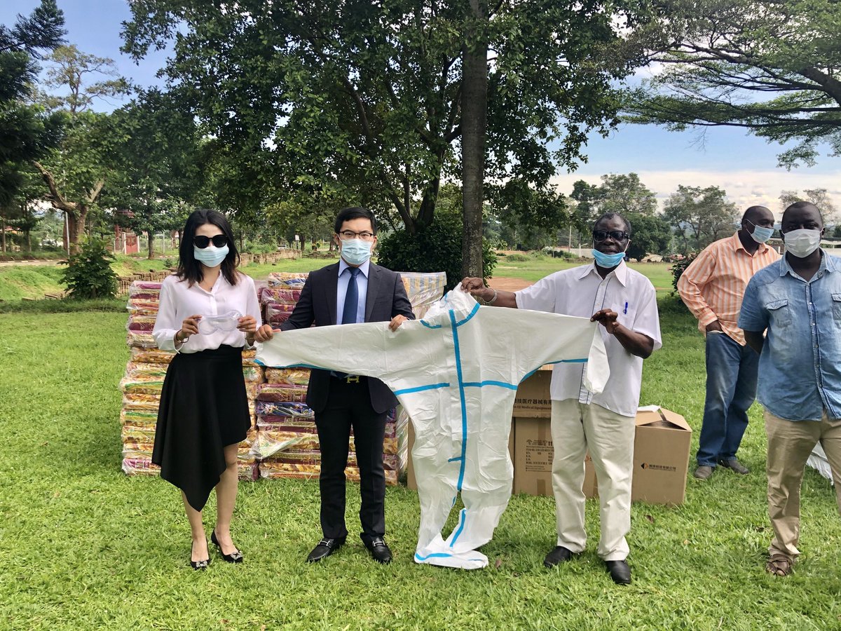 MbaleSino's tweet photo. On May 1st, Mbale Industrial Park donated medical supplies with for Mbale region. The donation includes 2000 face masks, 50 protective suits, 50 protective glasses and mattresses for health workers in the COVID-19 fight in region, and 10 tonnes maize flour for people in Mbale. https://t.co/vAWBOqwfyK