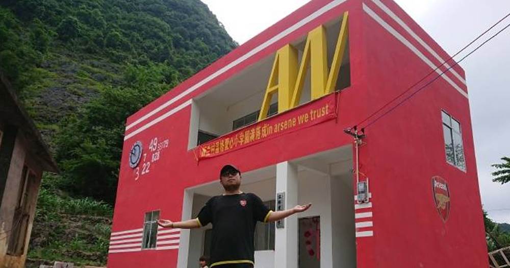 SemperFiArsenal's tweet photo. There is a school in China which is named after Arsene Wenger. Man is gargantuan. https://t.co/6EJyt5k1ZE