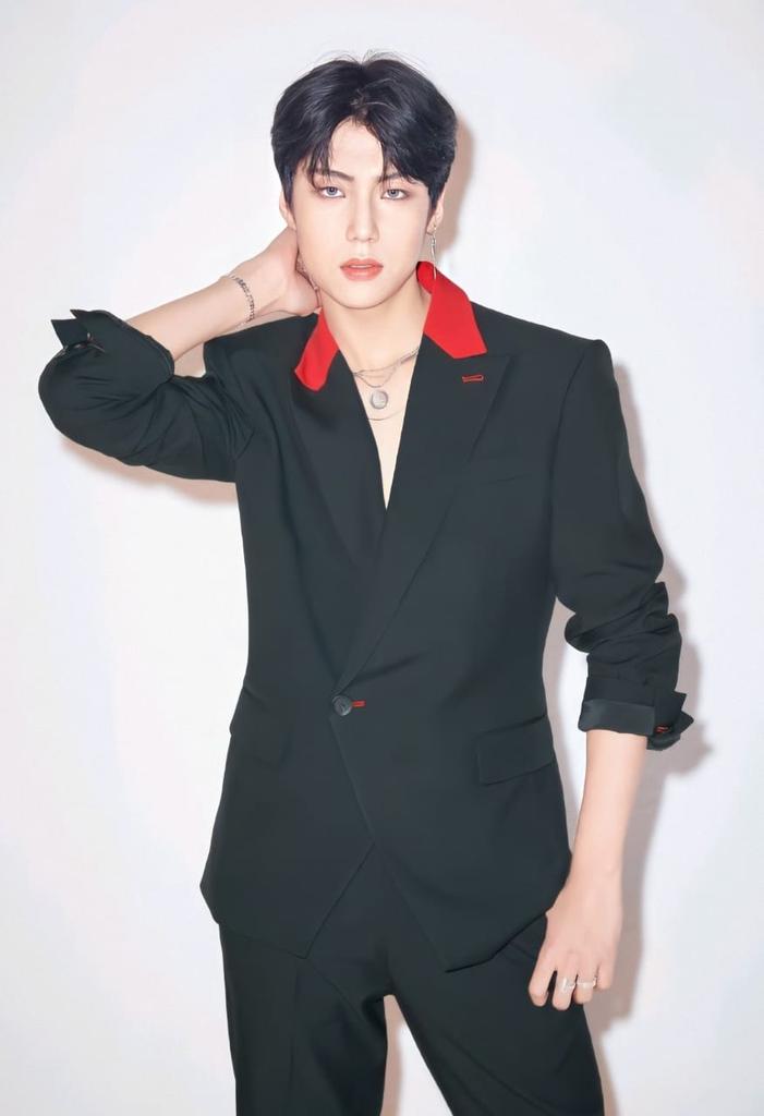 obligain's tweet photo. .....

"Udah la, udah bagus nih. Ga jamet. Macho juga. Mau liat ga?" Dipta membalikkan kameranya dan menunjukkan hasil jepretannya pada Cakrawala.

"Keliatan ga? Kalo engga liat disana aja ya" Dipta mengarahkan telunjuknya kearah komputer editing.

"Yok habis ini siapa?"

..... https://t.co/AD3vfGsIDi