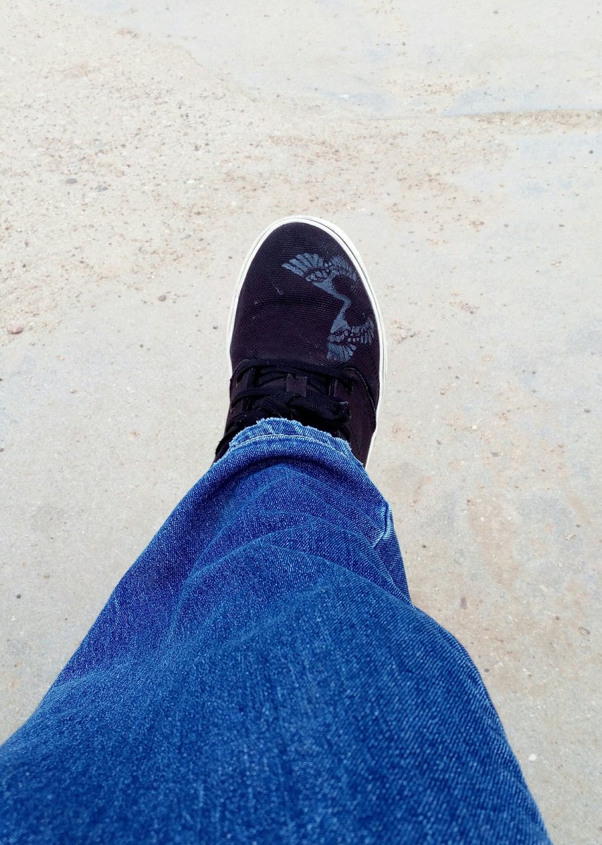geoplata's tweet photo. Happy #PlaceboDay! 🎉🎉 It's the #secondofmay and I've just finished painting my #Placebo sneakers! 😊

@Placeboworld #soulmate #placeboworld #staysafe https://t.co/yRTCfZRXhT