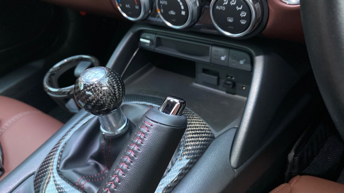 りがや サイドブレーキノブ交換 樹脂製の純正より全良いね グリップもそのうち変わる し バランス取れる感じ でも お値段がちょっとねぇ T Co Jmh9gr9sal Twitter