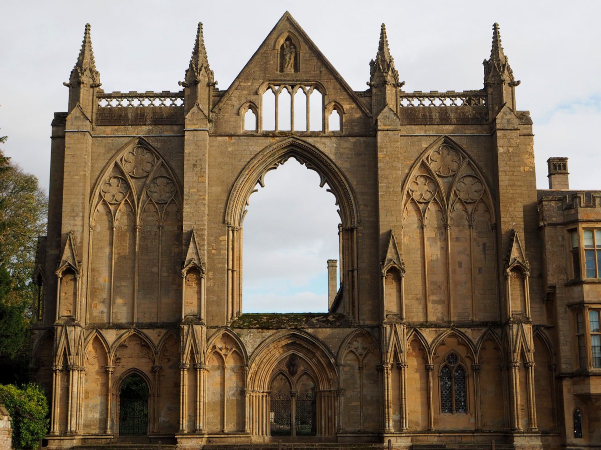 Newstead Austin Priory, f.1163, didn't pass £200 mark but chose to pay Crown fines until it surrendered 21 July 1539. Unusually the whole cloistrial range was turned into a mansion except the facade, which has a most unmedieval deceitful symmetry about it (didn't have a S aisle)