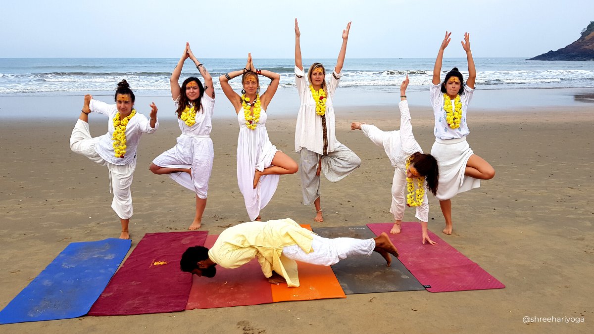 shreehariyoga's tweet photo. “Yoga is not a work-out it is a work-in, and this is the point of spiritual practice to make us teachable to open up our hearts and focus our awareness so that we can know what we already know and be who we already are.”
#yoga #yogainspiration #yogawithshreehari #yogavacation2020 https://t.co/UIH2TJfBEV