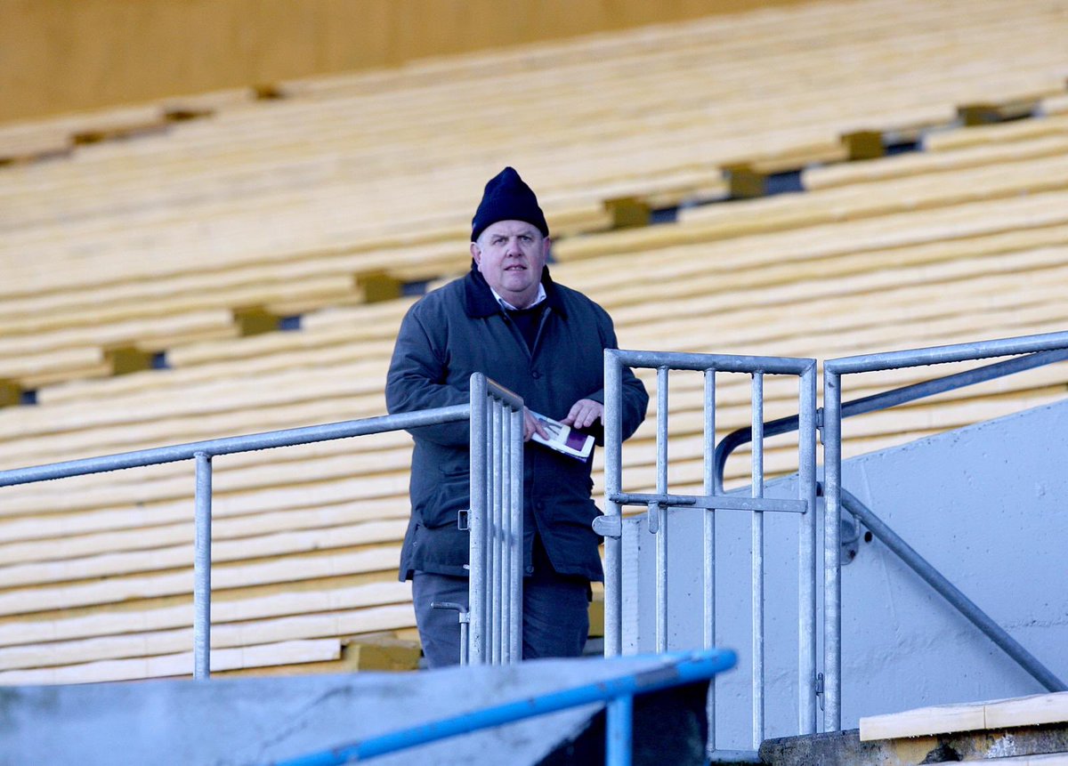 Our Chairman Seamus Quirke is one of the first to arrive to the ground.
He’s in early to get the best seat in the house to keep a close eye on son <a href="/quirkey3/">James Quirke</a> who is lining out in tonight’s “LIVE” Munster final at 8pm
#MrChairman #DLSGold
