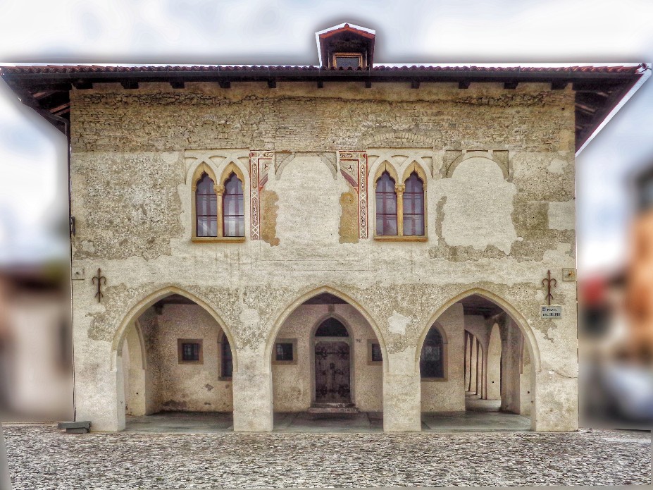 crucant's tweet photo. #FotografandoUnaCitta
#CasaLettori

E verrà il tempo sonoro, scintillante, 
un tempo solenne e puro, un tempo da inni 
e verrà un giorno il tempo! Oh se verrà!
(Nina Cassian)

Spilimbergo (Udine)
📷 mie https://t.co/FG8n1u0UZM