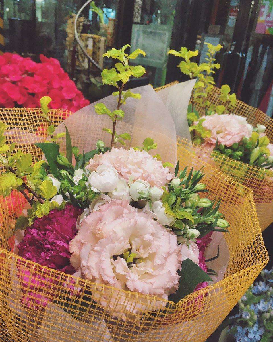 mrylttllvr's tweet photo. こんなときだからこそ、ひとりひとりのお母さんに向けて素敵なお花をお届けしたいので、沢山のご注文お待ちしております👒　インスタ@sugar_104 でいままでのお花が見られます♡ https://t.co/0yRyKE3ykH