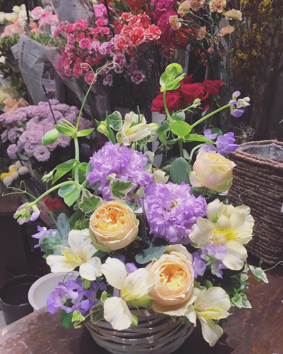 mrylttllvr's tweet photo. こんなときだからこそ、ひとりひとりのお母さんに向けて素敵なお花をお届けしたいので、沢山のご注文お待ちしております👒　インスタ@sugar_104 でいままでのお花が見られます♡ https://t.co/0yRyKE3ykH