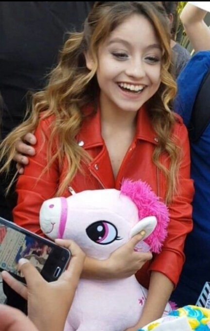checa_kate's tweet photo. Hoy es mi cumple. ❤️ Tengo 15 años ahora. Feliz cumpleaños para mi.🎂🥳
@karolsevilla https://t.co/WPtD0Lzh7P