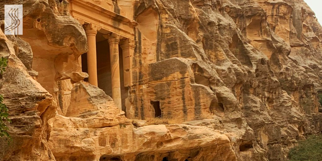 #MorningBeautiful from Jordan. The glamorous Petra is sad without its visitors.. but better days are coming... Who has Jordan on top of his/her bucket list?
#StaySafeStayHome to come and #VisitJordan soon.. 🤗