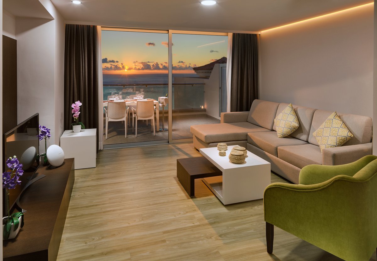 RoyalSunResort's tweet photo. Your holiday home is missing you 💕

#LosGigantes #TenerifeHoliday https://t.co/nC5llW0t5G