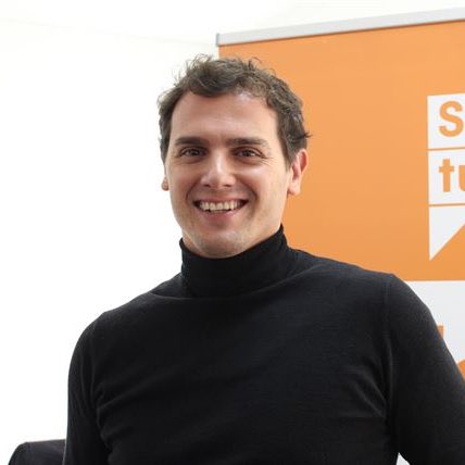 ivaandoblef's tweet photo. como os gusta más aron piper? serio o contento? https://t.co/dMp35hBKzE
