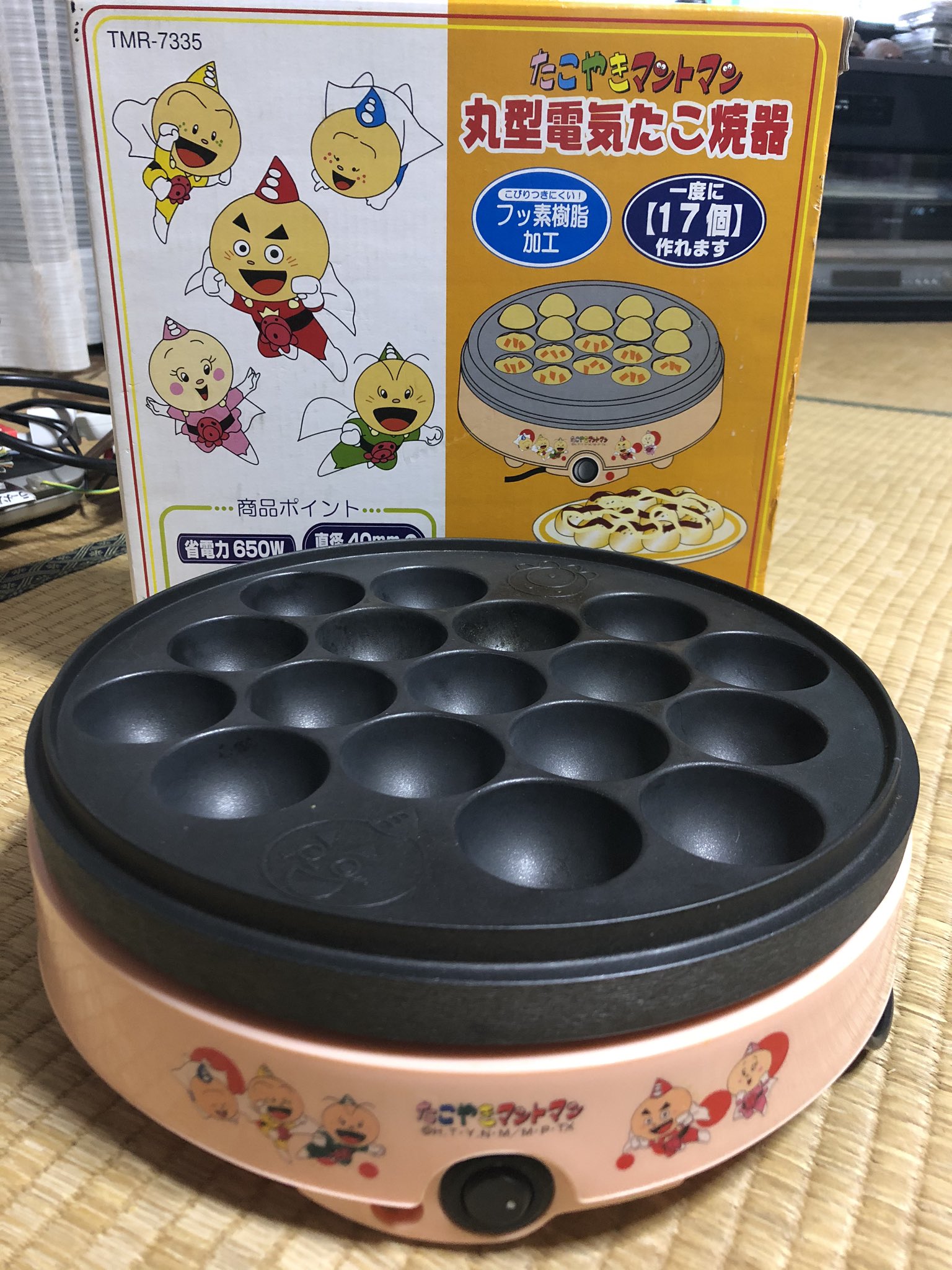 ぼりのしん A Twitter たこやきマントマン 薄力粉も手に入らないというのに 何買ってるんだか 関西のご家庭には必ず常備されているらしい たこ焼きマシーン 鉄板にもたこやきマントマンの浮き彫りが 当時の子供は喜んだんですかねぇ 業界はアンパンに続け と