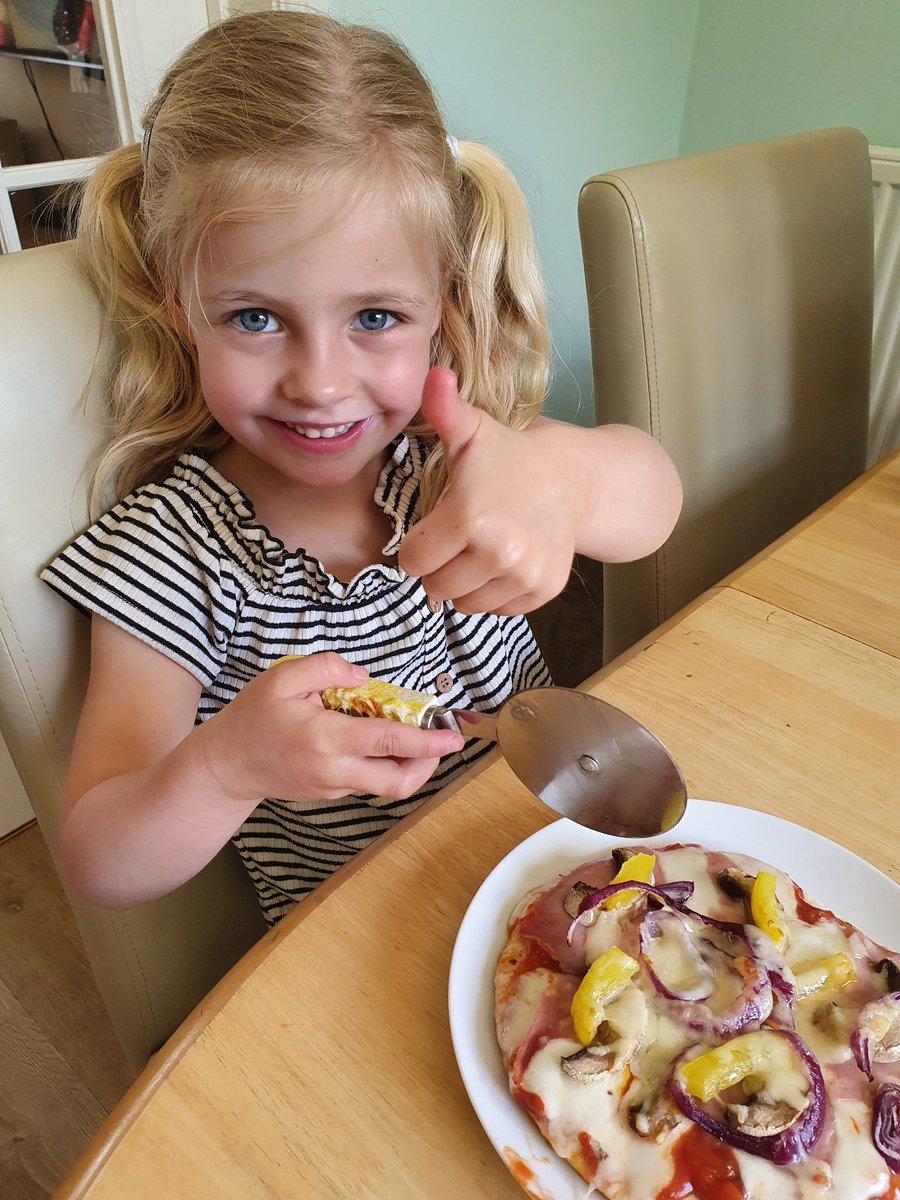 NicnacW79's tweet photo. Sofia's made her own lunch today 🍕😋 @KSInfants https://t.co/gMMUMWJuEc