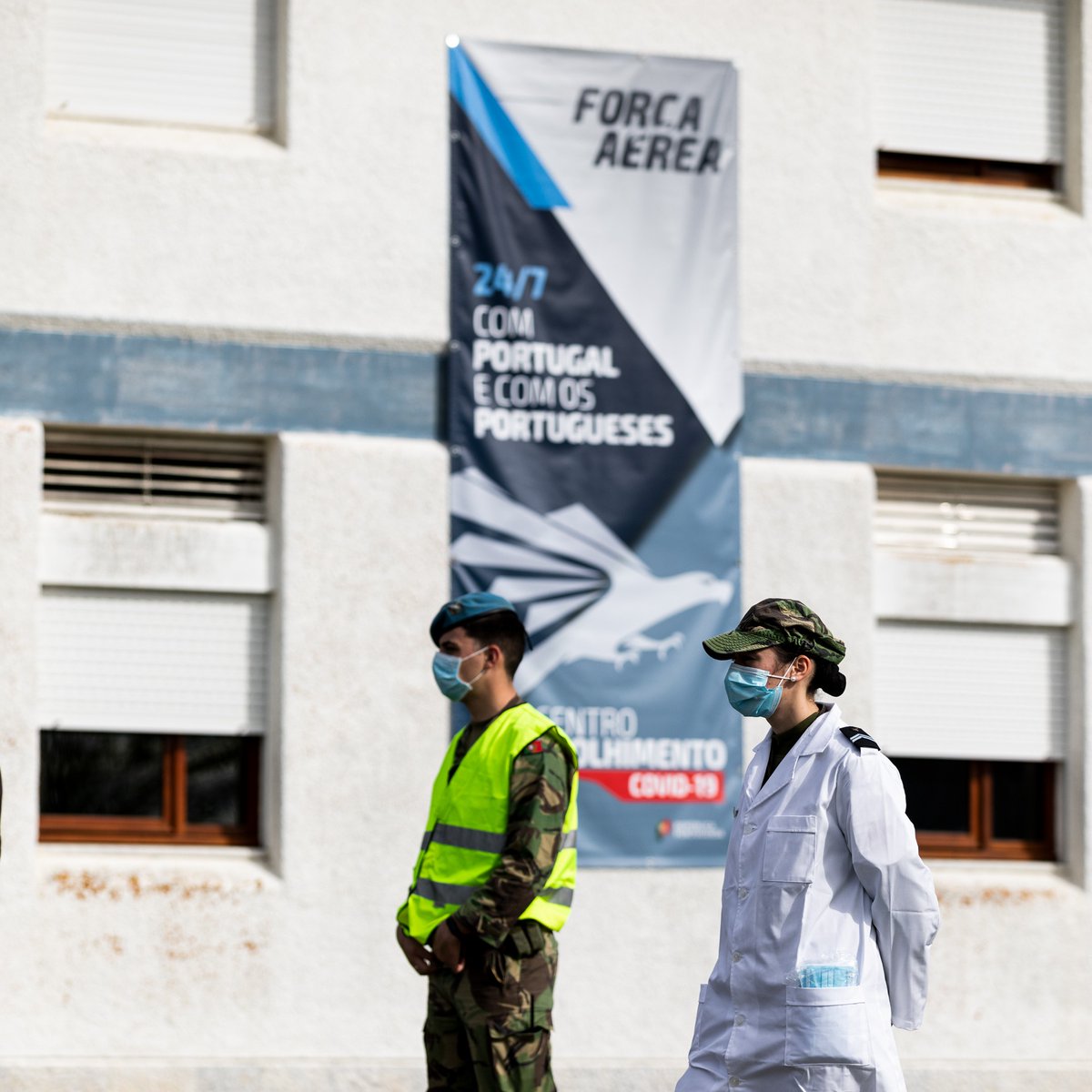 fap_pt's tweet photo. Se tiver de sair de casa, proteja-se.
Bom fim de semana!
#forçaaéreaportuguesa #prtaf #airforce #covid19 https://t.co/PNl5Q8eM1c