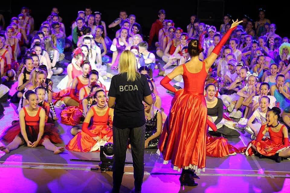 BaileyCoxDA's tweet photo. Happy Saturday! 

Who knows how to do a two finger smile?! We can’t WAIT to see your grins on #Zoom today! 

LET’S DANCE #sheffield

💃🏽✨ https://t.co/3E94zONf9e