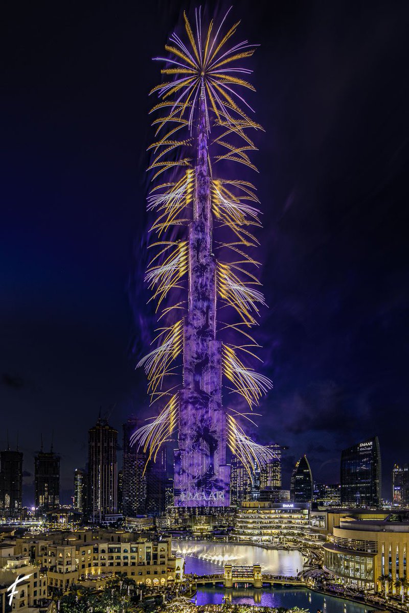 GroupeFpyro's tweet image. New Year’s Eve 2020 at the Burj Khalifa by Groupe F. @BurjKhalifa @emaar @VisitDubai_FR #Dubai #fireworks #throwbackpic