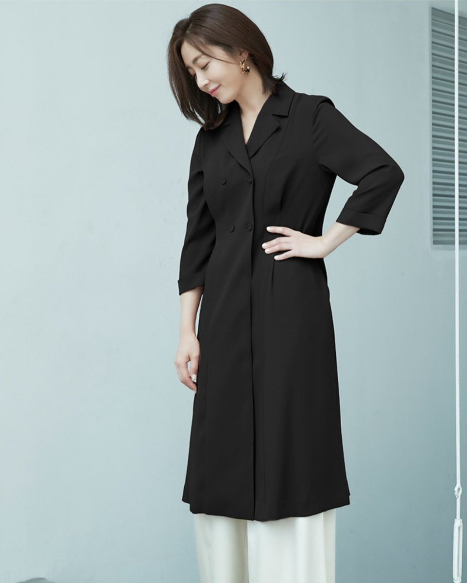 songyoonaPH's tweet photo. "If she ever let her head down it will be just to admire her shoes.." 😉😍😘
#송윤아 #SongYoonA #SongYoonAh #조르쥬레쉬 #GeorgesRech #GeorgesRech2020SSCollection #SongYoonAhFashion https://t.co/ZsA6UhUrGa