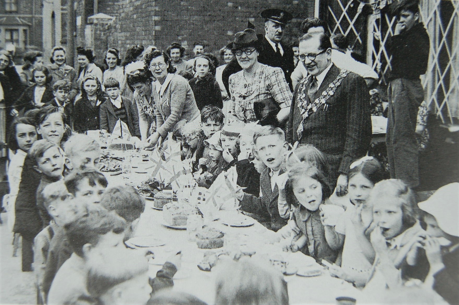 Swindon Museum and Art Gallery on Twitter "Today's Swindon VEDay Celebrations photo was taken