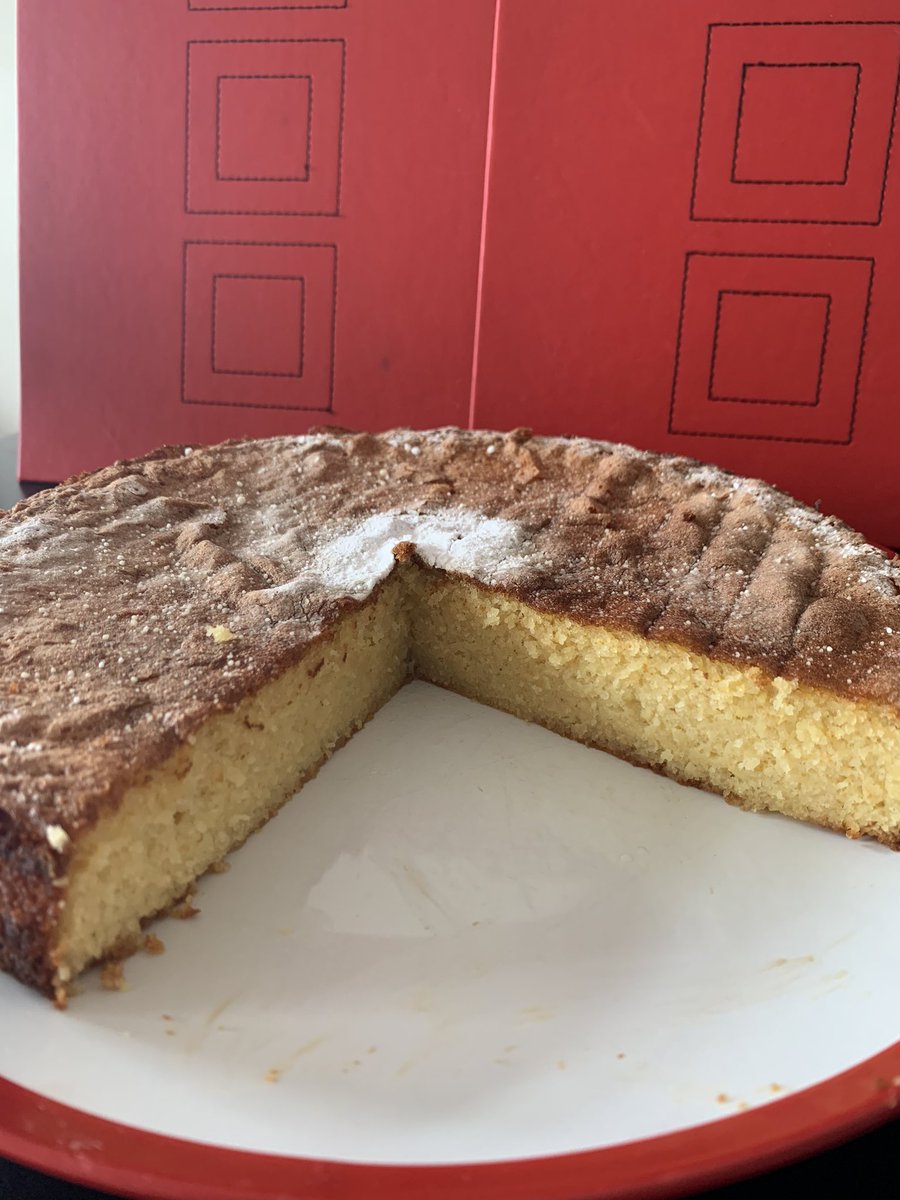 Why not try this gluten free orange cake this weekend?! Super easy to make and no need for any flour! #danappetit #baking danappetit.wordpress.com/2020/05/02/glu…