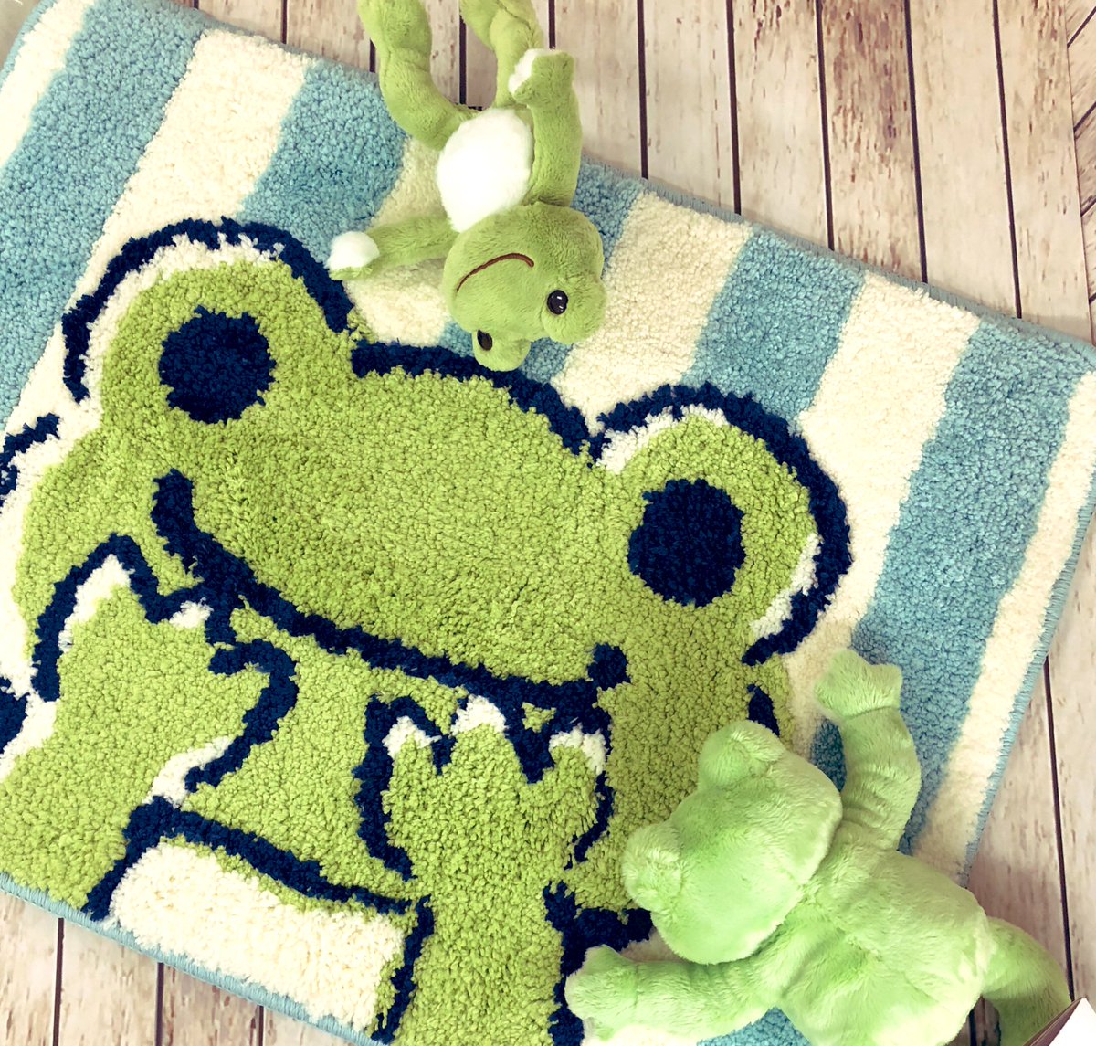 Pickles The Frog News かえるのピクルスnews Op Twitter かえるのピクルス Picklesthefrog 萌 蛙匹克 飛馬日本 バスマット トイレマット おうちですごそう 爽やかな水色ストライプが眩しい バスマットとトイレマット T Co H9nzlyv6pj
