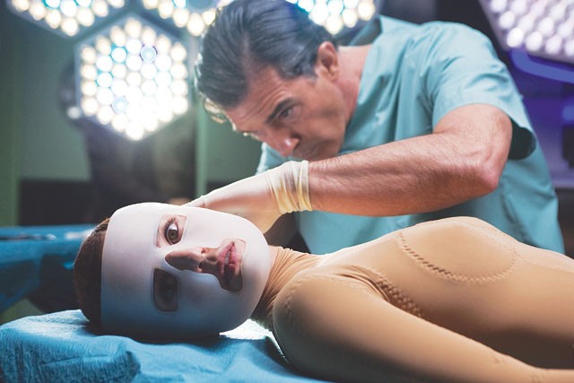 ibcig's tweet photo. the best revenge kepada perogol ialah movie ni lah,surgeon yang kidnap lelaki yang pernah rogol anak dia &amp; ubah lelaki tu jadi perempuan,lepas tu lelaki yang berubah jadi perempuan tu kenal rogol pulak dgn anak pembantu rumah surgeon tu hahaha padan muka.Sekian dah takyah tengok. https://t.co/mHaxPRigb1