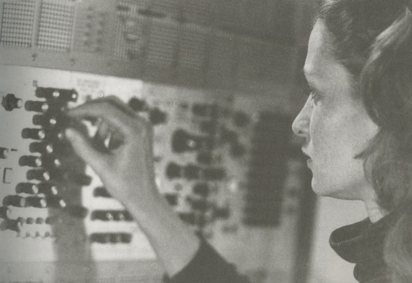 Ircam's tweet photo. «  […] beaucoup de musique aujourd’hui est orientée vers la rapidité, le volume sonore, la virtuosité […] la musique d’Éliane Radigue est la complète antithèse de tout cela »

#culturecheznous #Ircam #Radigue

https://t.co/M2MoeA9o4n https://t.co/mkzU8GCVuB