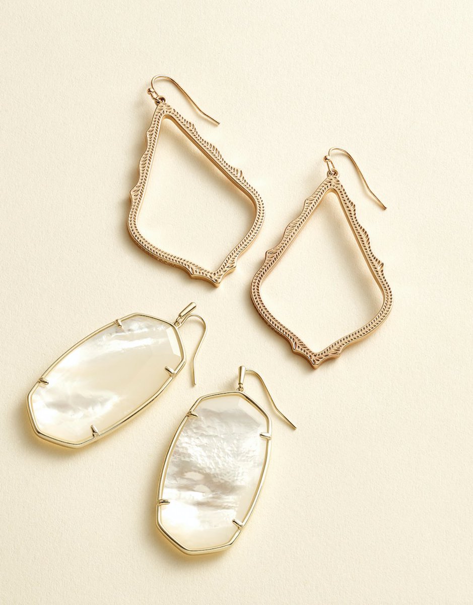 TowneLakeTX's tweet photo. Need Mother’s Day gifts? Graduation gifts? Teacher Appreciation gifts? @KendraScott @BoardwalkTL has you covered! Use GIVEBACK7159 at check out or over the phone 📱 when you call 832-497-5168 for your curbside pick up to give 20% of your purchases back to @CyHopeTX https://t.co/b5jvKcpsun