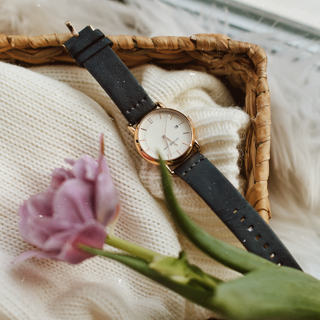ImmunityJ's tweet photo. The classic Rose Gold &amp; Grey watch 🌹
Perfect for any outfit 🔥
⇢ https://t.co/Oaq2cESskd #complementyourstyle https://t.co/saTtVRtqLd