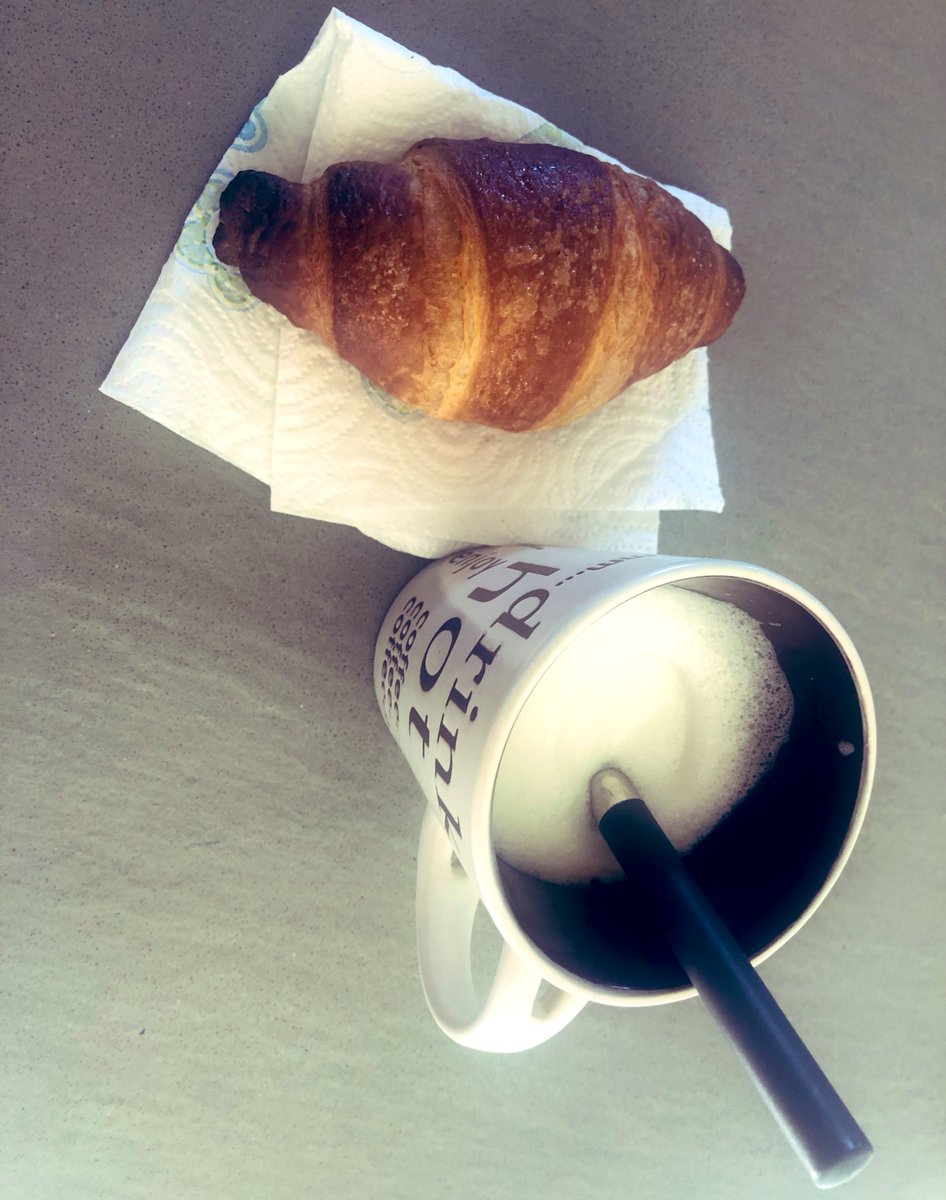robkerkira's tweet photo. Quel gesto sottile chiamato attenzione .. #farfalle #love #breakfastinlove #cappuccinoebrioche , come comprarmi 💙 https://t.co/2cq88I4Ino