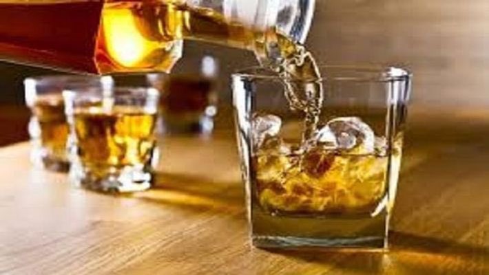 PratibaRaman's tweet photo. #Liquor shop owners are prepared for contactless sales as #stores will be opened in #green zones from May 4 https://t.co/ml0L9NMtk8