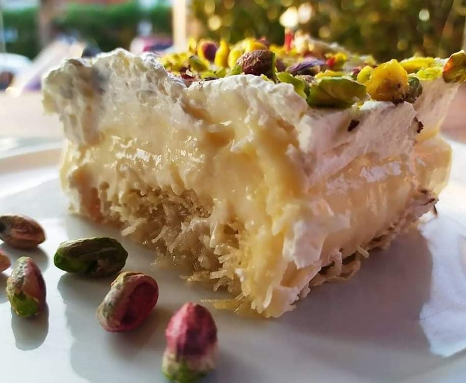 SloppyCooks's tweet photo. Mouthwatering Greek Ekmek 🍰 with layers of kataifi dough baked until golden, bathed in syrup scented with lemon, topped with creamy vanilla-mastic scented custard and whipped cream, garnished with pistachios... Really, who can resist?❤️😋🤤 https://t.co/ydHqfWHYK3