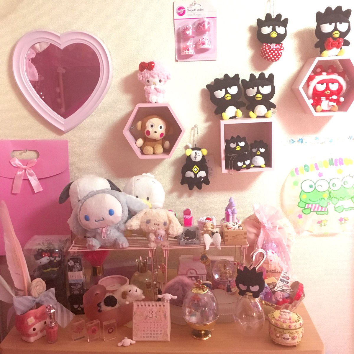 Pink20g's tweet photo. 5年間お世話になった部屋を今月いっぱいで出ます、このピンクまみれの家にいろんな人が遊びに来てくれて嬉しかったです、この1年でピンクじゃない部屋にも慣れました、いつかまた自分の部屋が出来たらピンクまみれにしようと思います、 https://t.co/Mbia0Q8K2m
