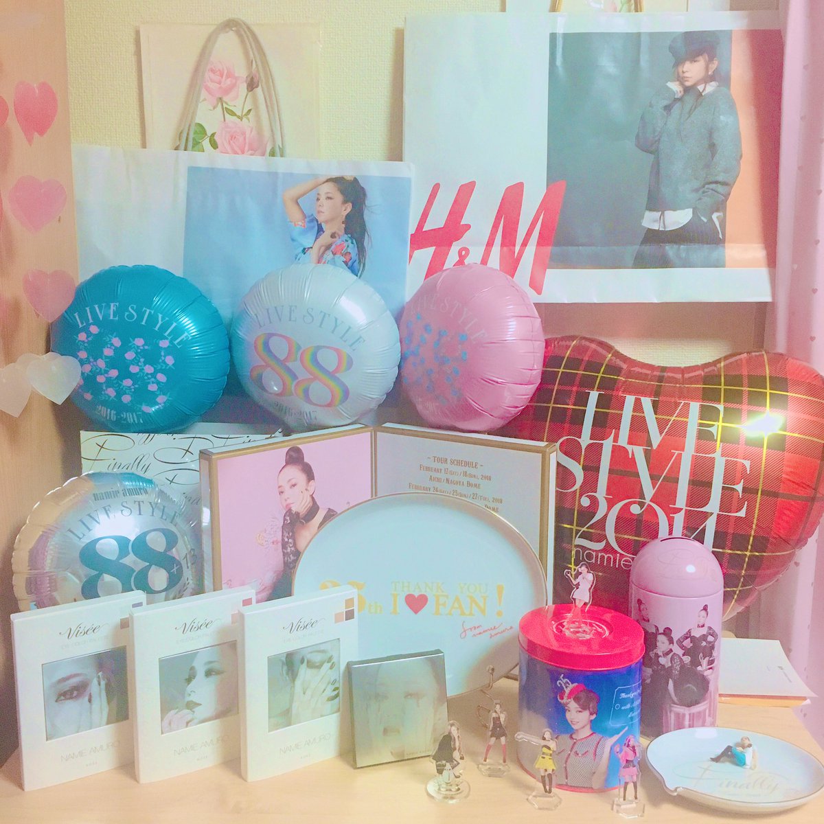 Pink20g's tweet photo. 5年間お世話になった部屋を今月いっぱいで出ます、このピンクまみれの家にいろんな人が遊びに来てくれて嬉しかったです、この1年でピンクじゃない部屋にも慣れました、いつかまた自分の部屋が出来たらピンクまみれにしようと思います、 https://t.co/Mbia0Q8K2m
